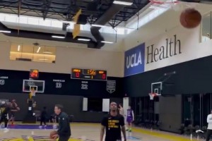 德罗赞：就算威少跟10头大象打架😂我也会跟他一起干！